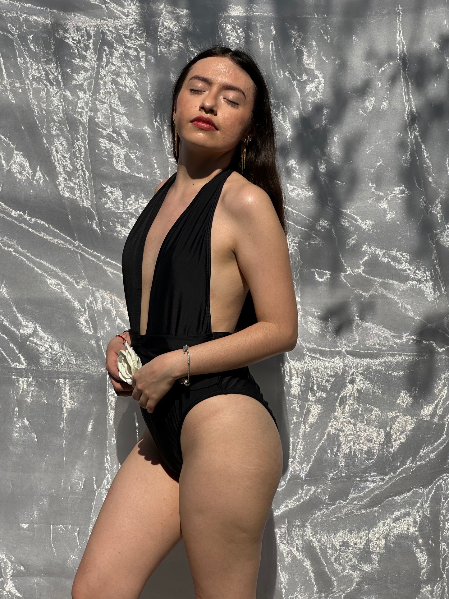 Bañador corte v con flor 3D