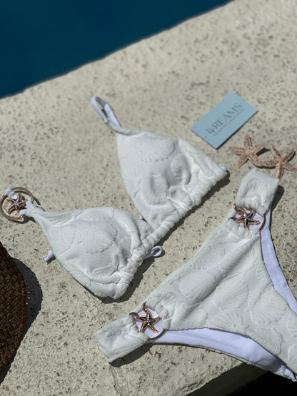 Bikini estrellas de mar y relieve de conchas